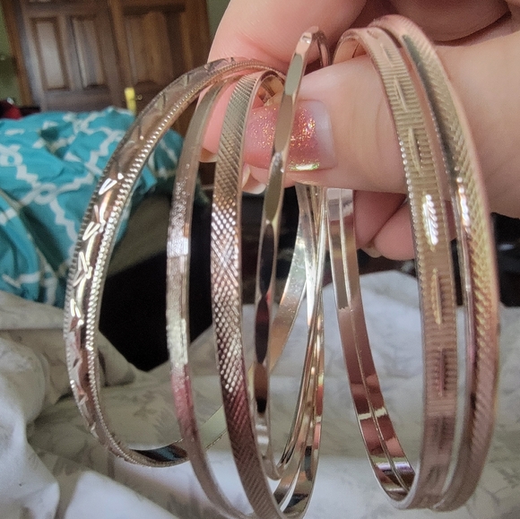 NIB Silver Bangel Bracelet set by Villager 6 Bracelets - Picture 4 of 7